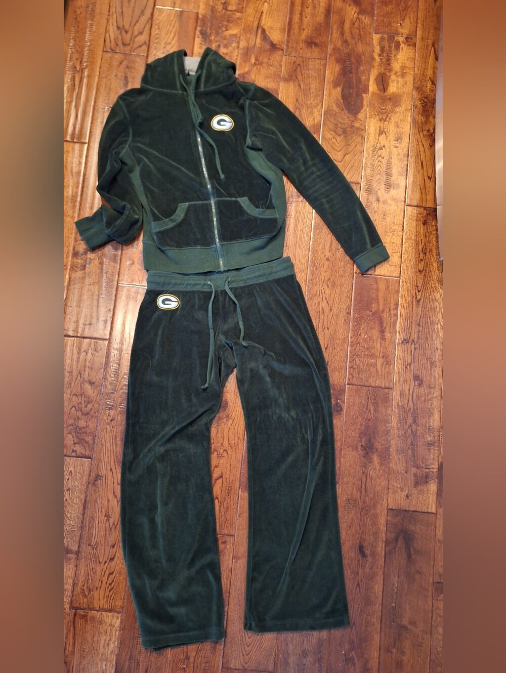 Green Bay Packers. Reebok Womens Green Velour Hoodie & Jogger Set Sz Med